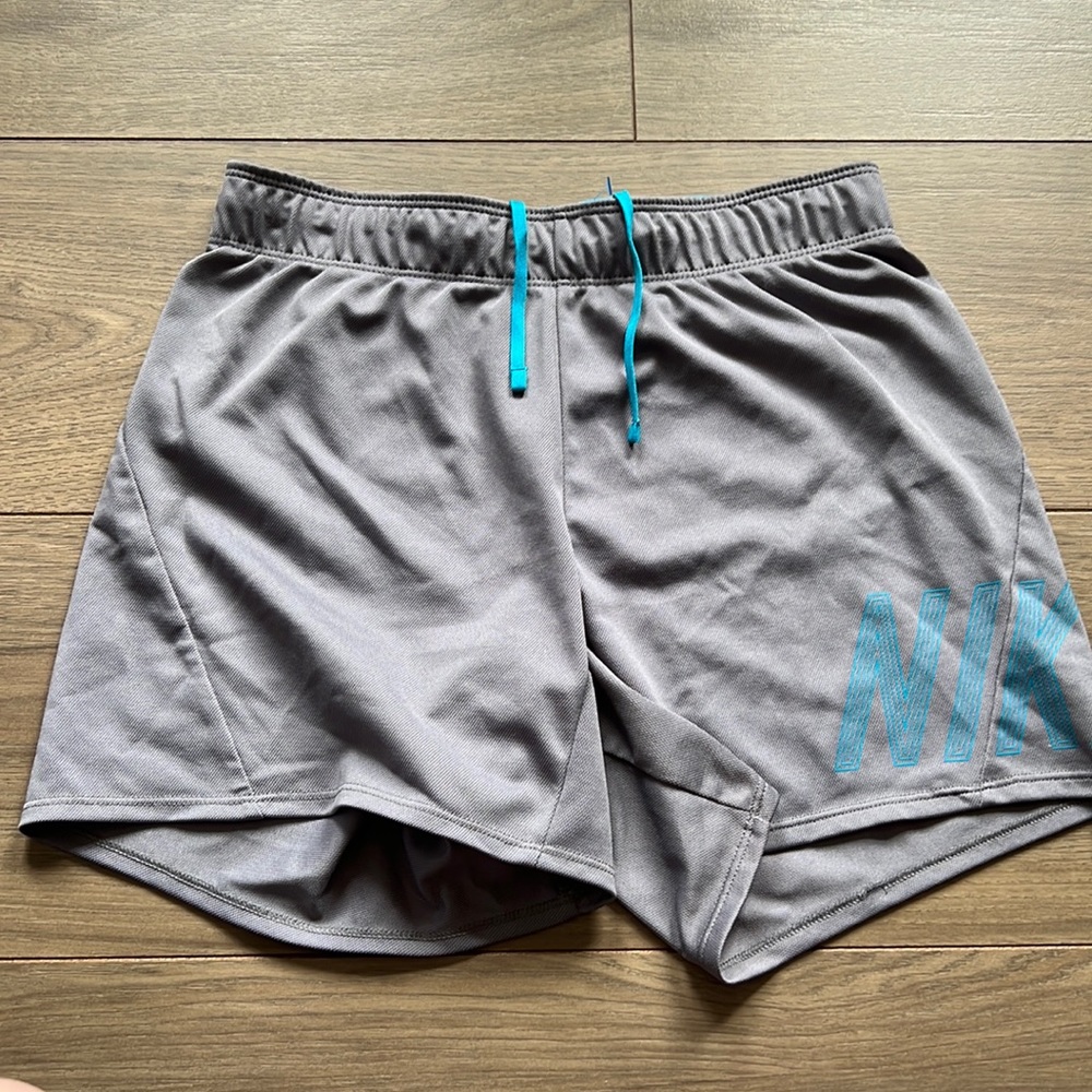 NIKE women’s dry-fit shorts, blue detailed size xs